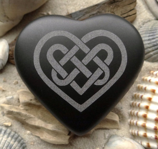 Herz Keltisches Herz Celtic Heart Gravur Basalt Talisman